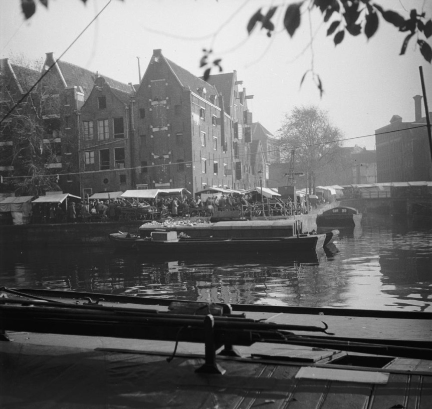 Joodse markt aan de Oudeschans in Amsterdam zonder lijst