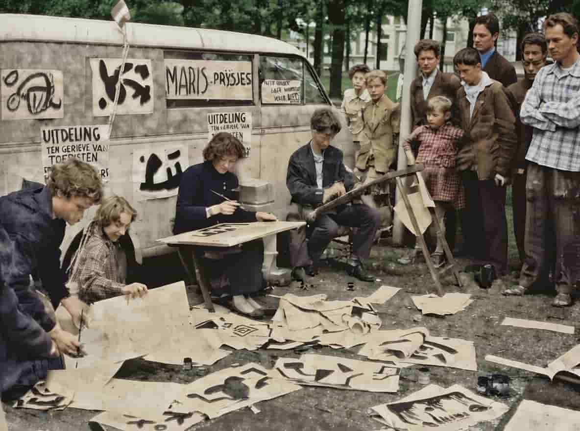 Studenten delen Hussemtekeningen uit, het Vaderland, 16 augustus 1958