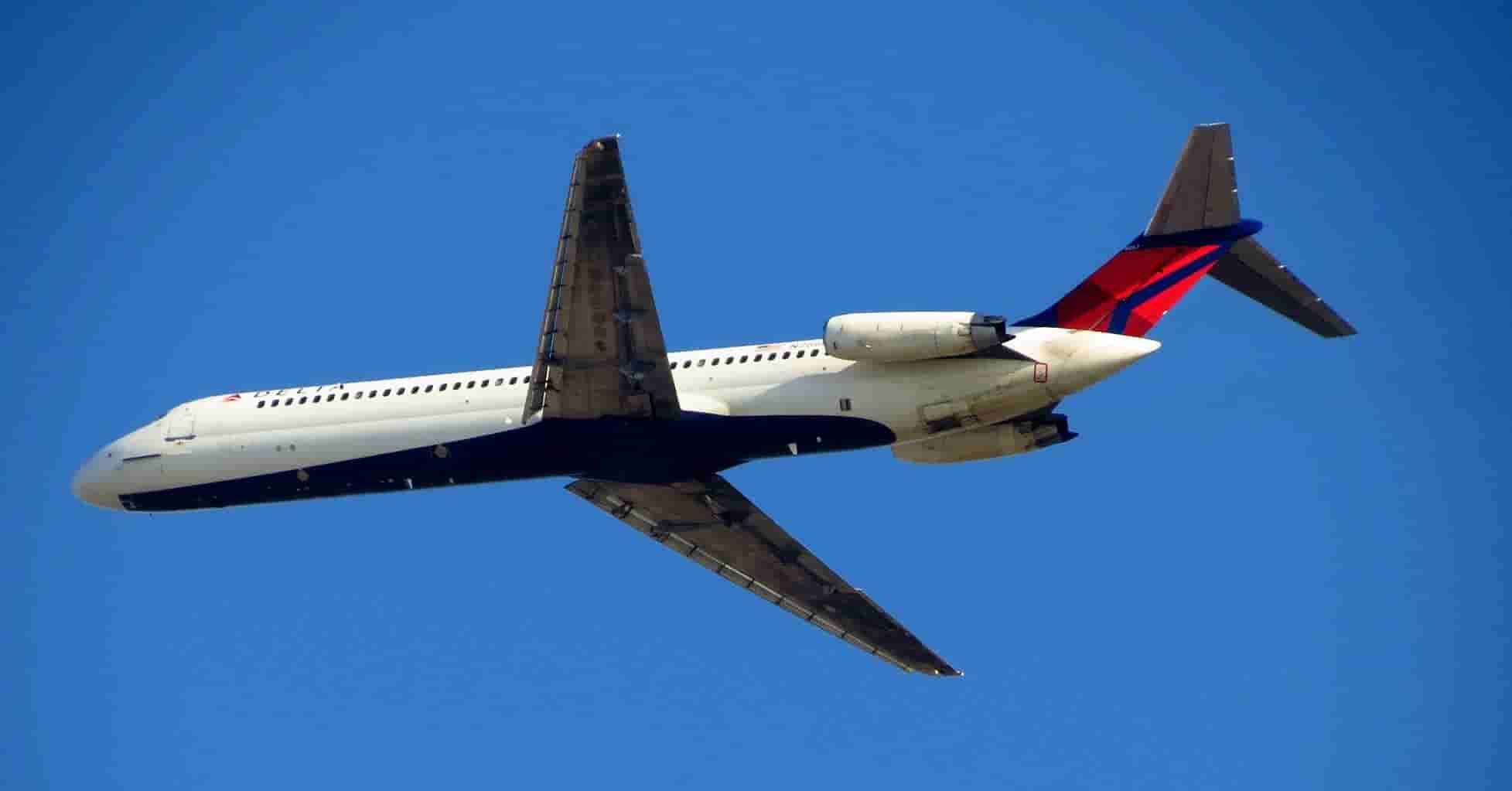 Jan Ouwersloot - Luchtlandschap, Zwanenburg en DC9 (in het echt)