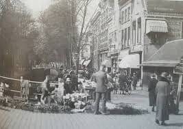 Bloemenmarkt te Delft zonder lijst