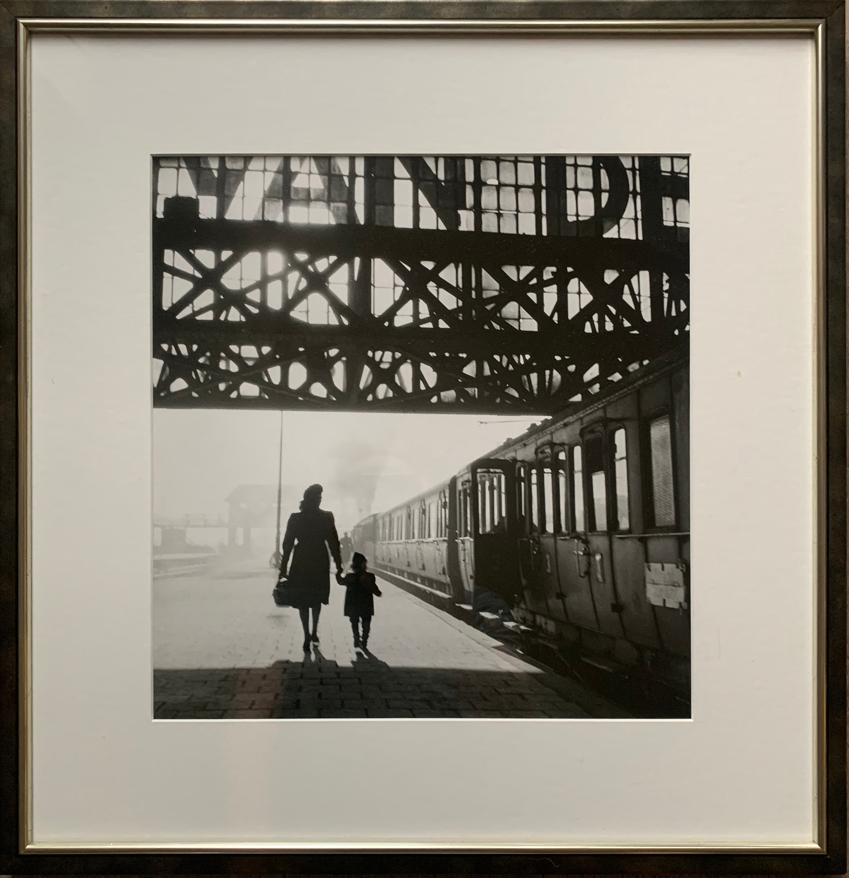 Het perron Amsterdam - No travel without your case full of dreams zonder lijst