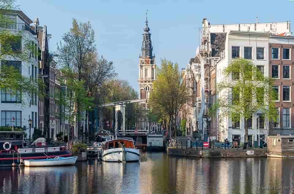 Bernardus van Beek - Groenburgwal met Zuiderkerk (in het echt)