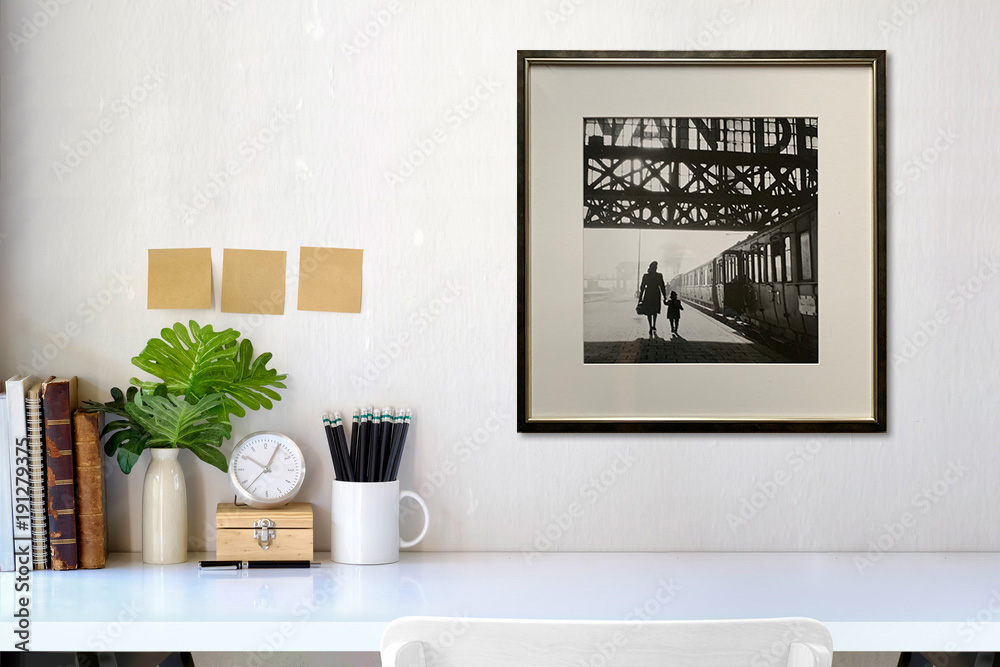 Het perron Amsterdam - No travel without your case full of dreams zonder lijst