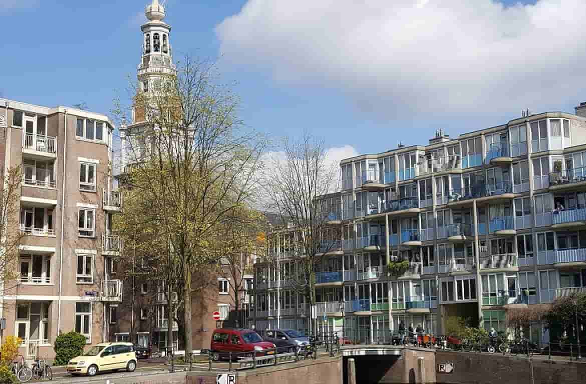Cornelis Vreedenburgh - Gezicht op de Raamgracht met de Zuiderkerk (in het echt)