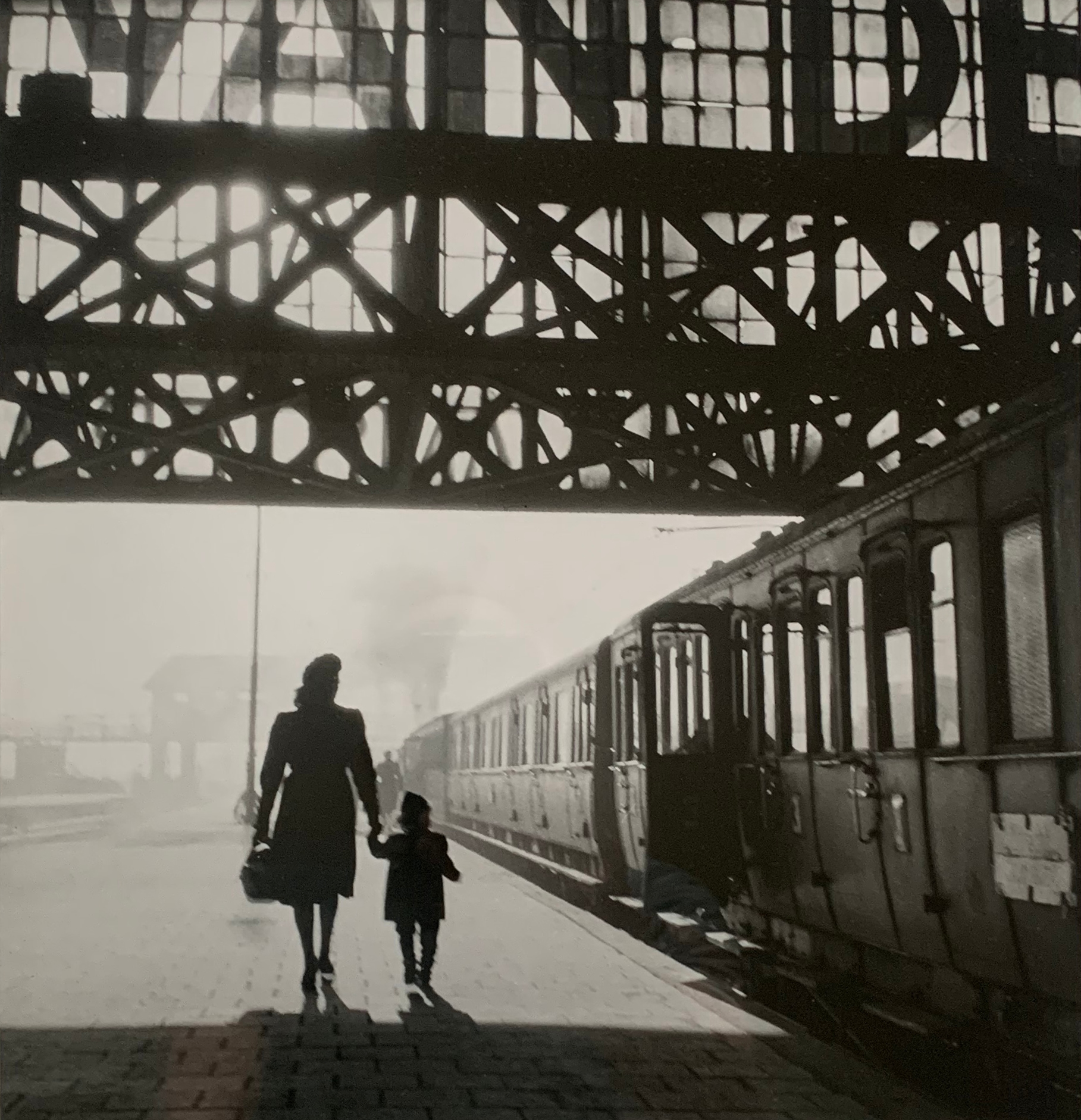 Het perron Amsterdam - No travel without your case full of dreams zonder lijst