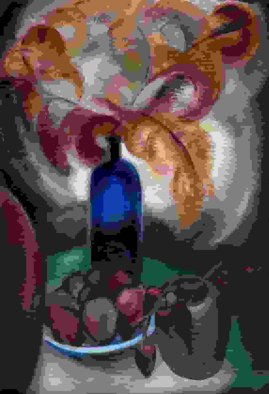 Stilleven met blauwe vaas