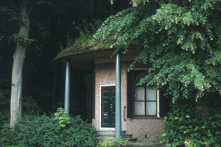 Het atelierkoepeltje van Siep van den Berg aan het Sterrebos in Groningen zonder lijst