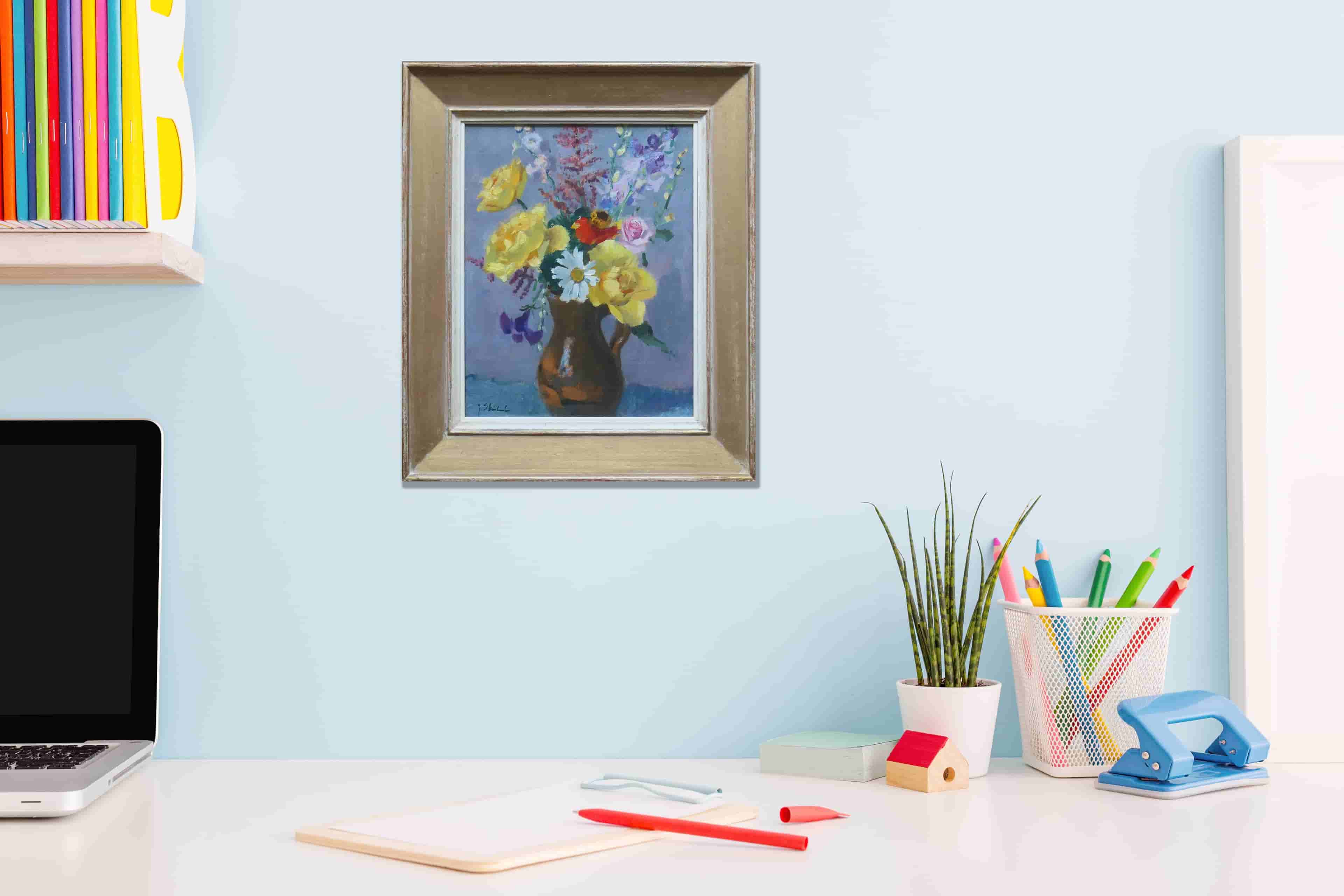 Joop Stierhout - Bloemstilleven met rozen en een madeliefje (in interieur)