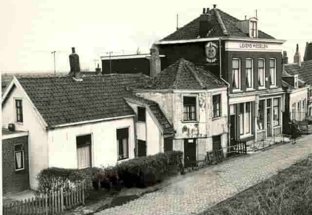 Cornelis Witters - Huizen aan de Honingerdijk te Rotterdam (in het echt)