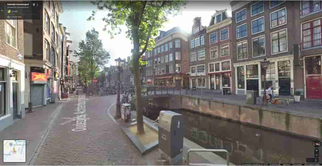 Cornelis Vreedenburgh - Oudezijds Achterburgwal te Amsterdam (in het echt)