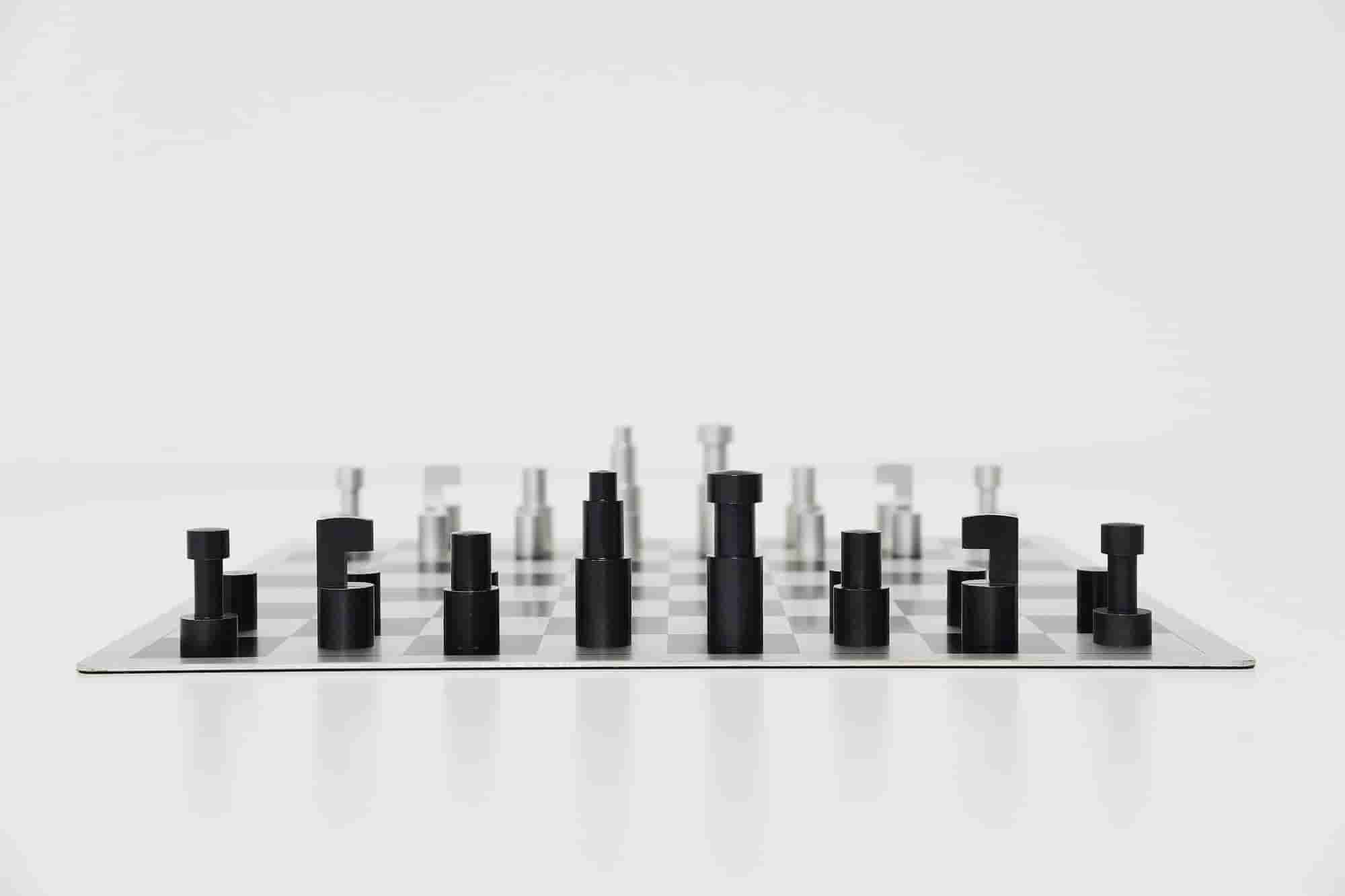 Vilmos Huszár - Abstracte schaakset, ontworpen door Vilmos Huszar in 1921 (met lijst)