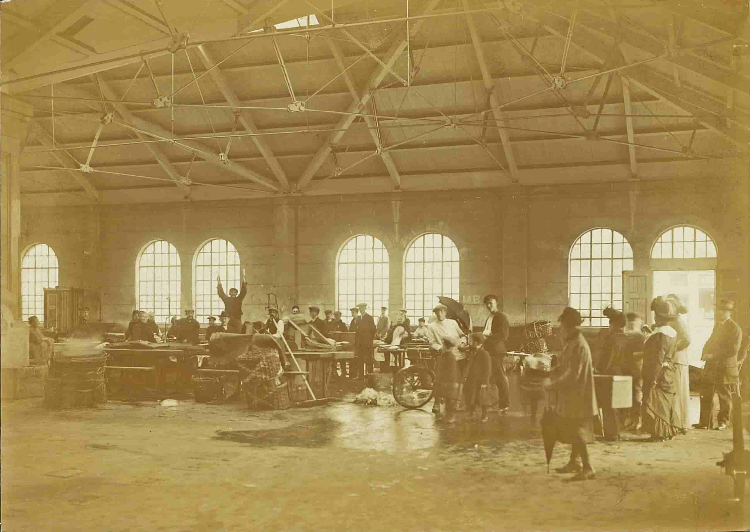 Gerard-Johan Staller - Vishal op de Nieuwmarkt te Amsterdam (in het echt)