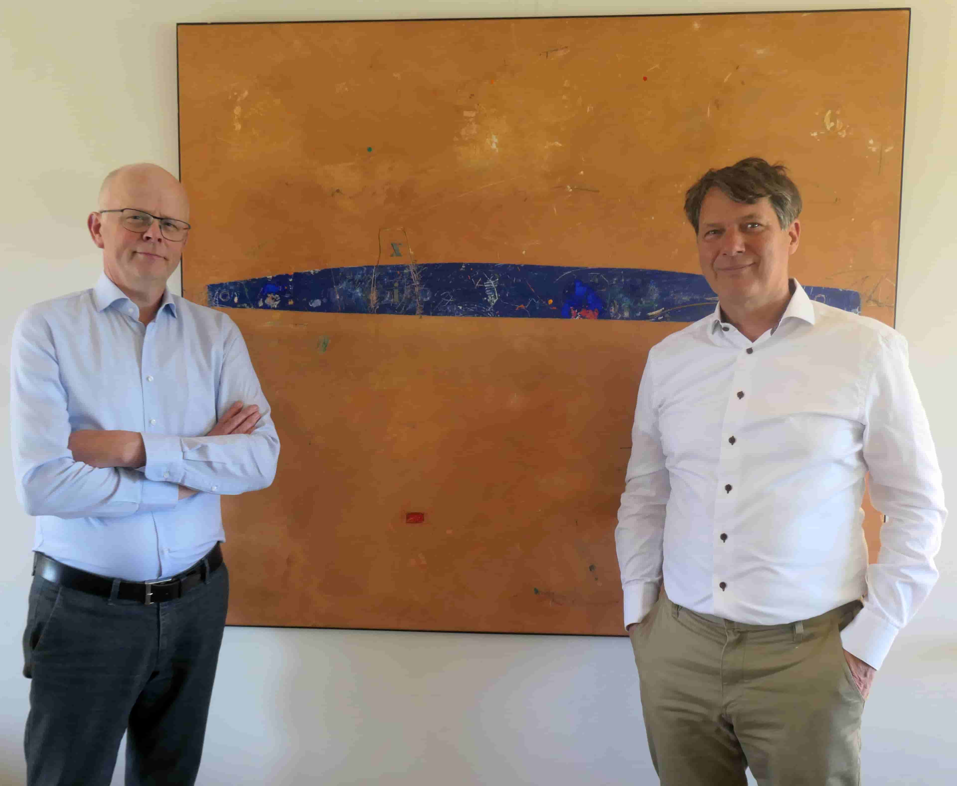 Hans Heintz en Bert Bruning bij de kamer van koophandel