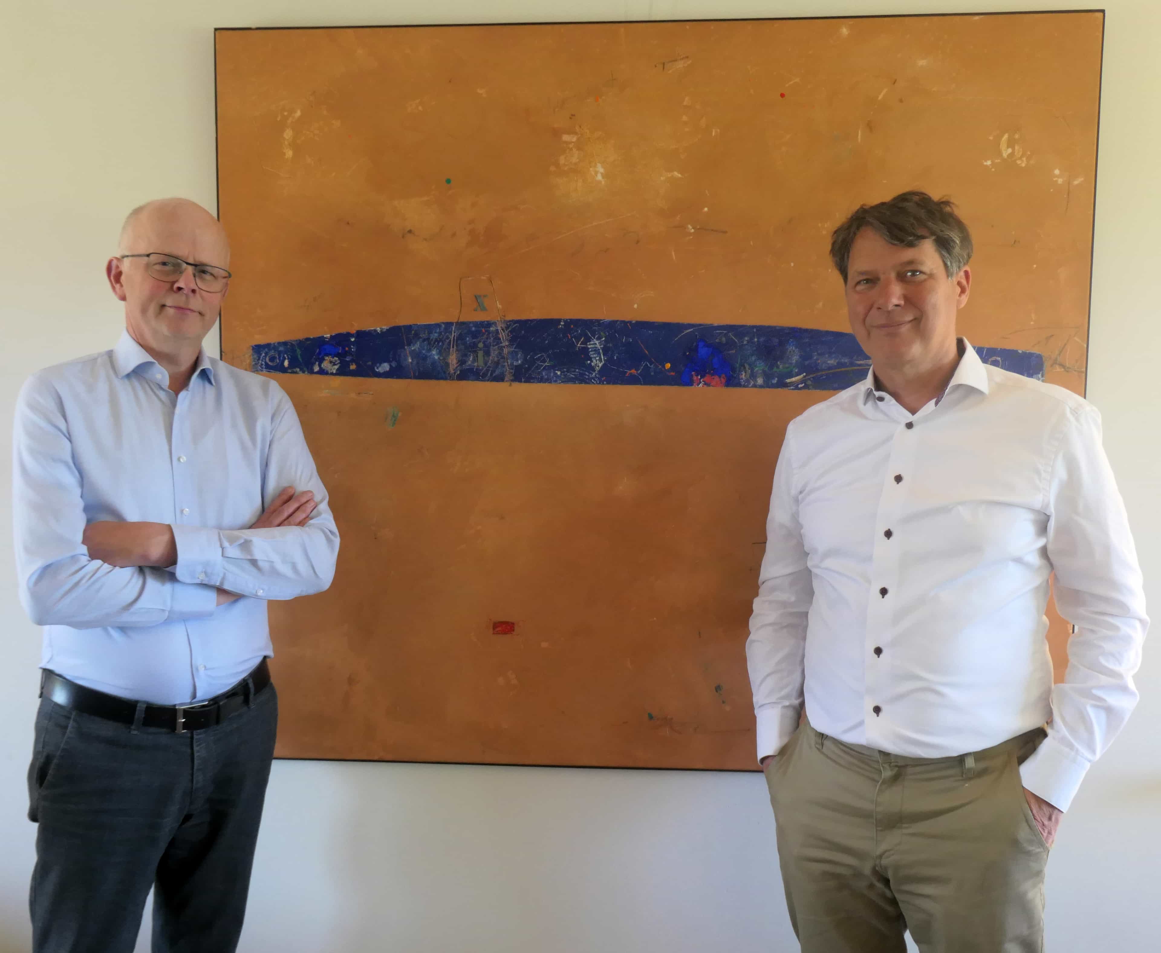 Hans Heintz en Bert Bruning bij de kamer van koophandel